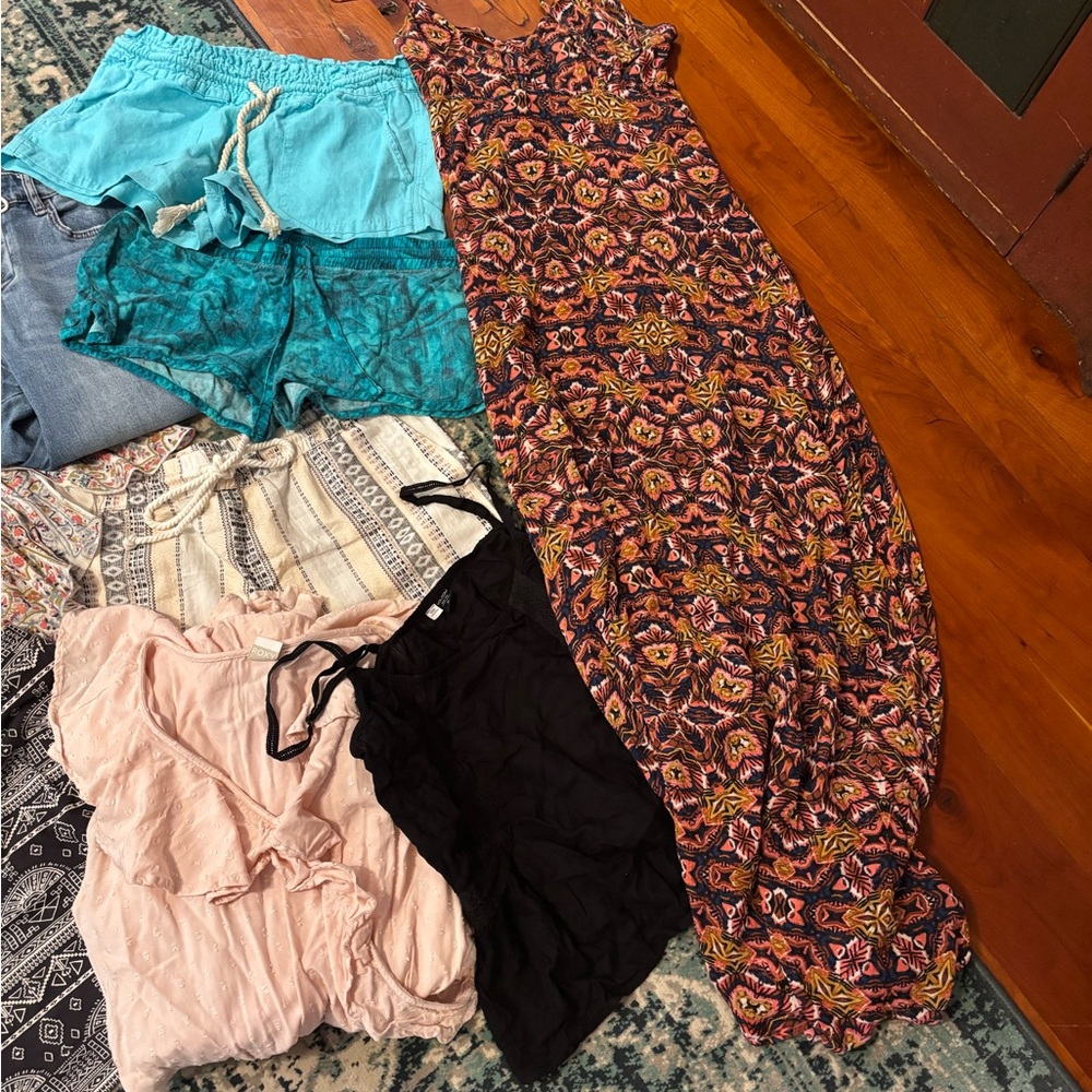 RVCA, Billabong, Roxy, Hurley, O’Neill shirts, dresses, shorts, and jeans - Picture 4 of 4